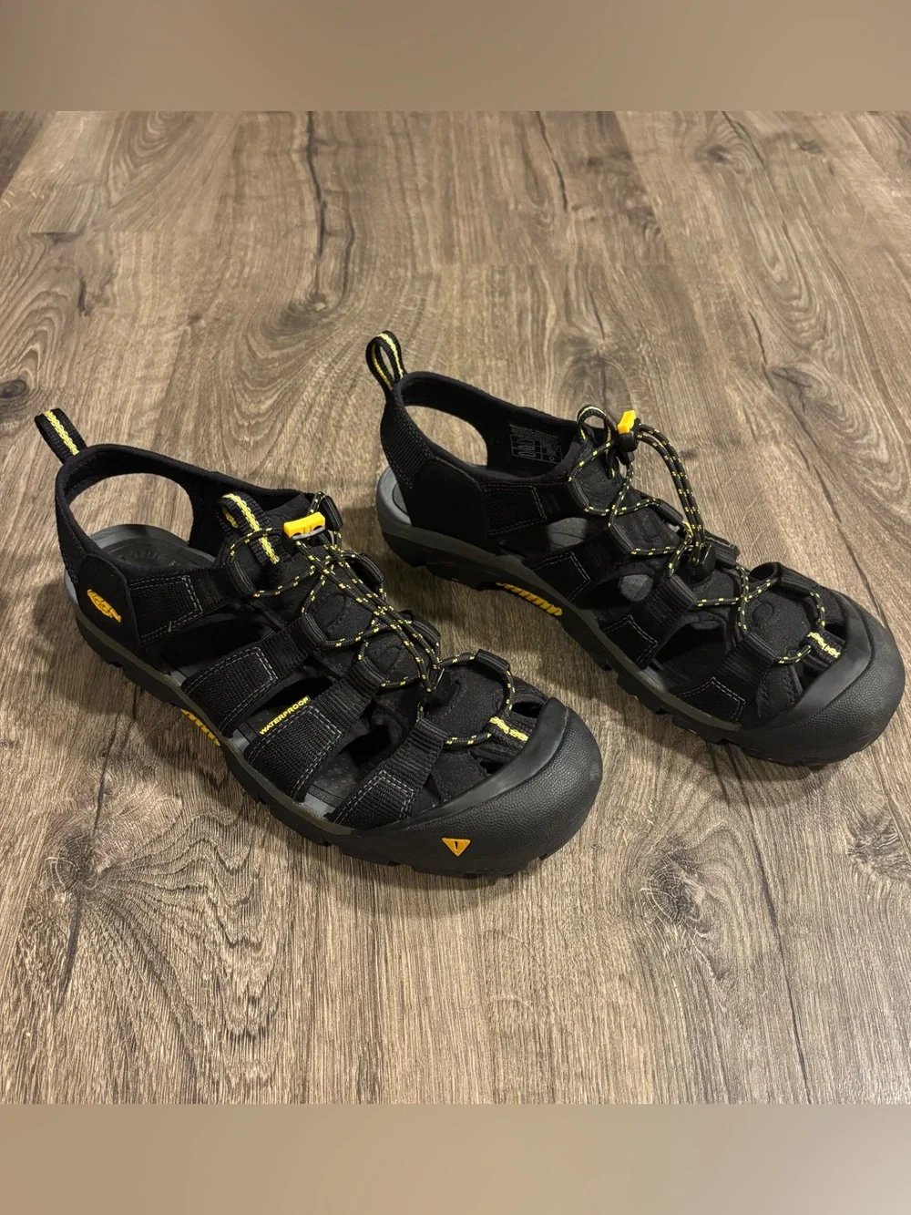 Keen black yellow